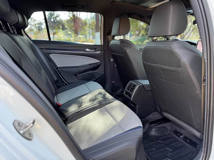 Фото 9 - Volkswagen Golf