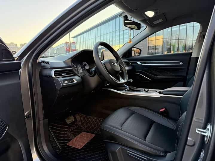 Фото 4 - Geely Emgrand