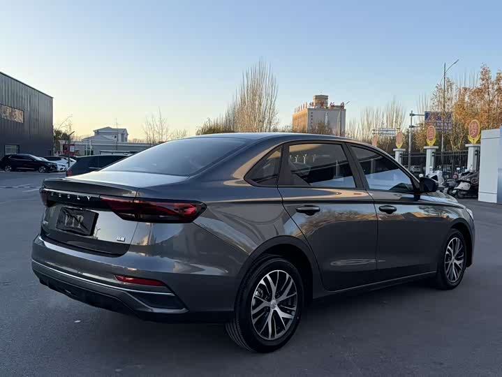 Фото 9 - Geely Emgrand