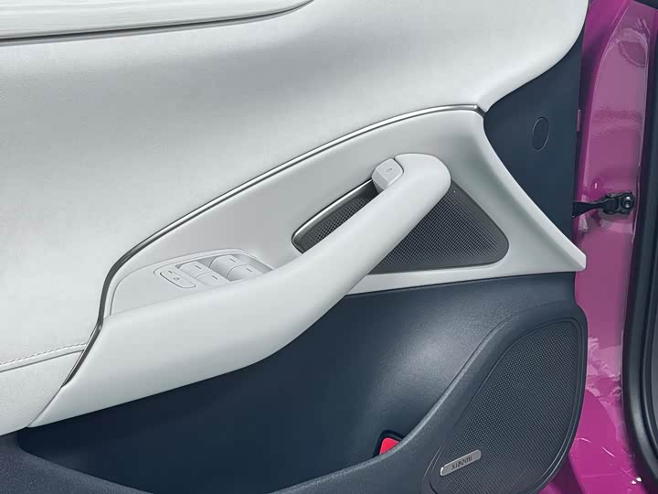 Фото 10 - Xiaomi SU7