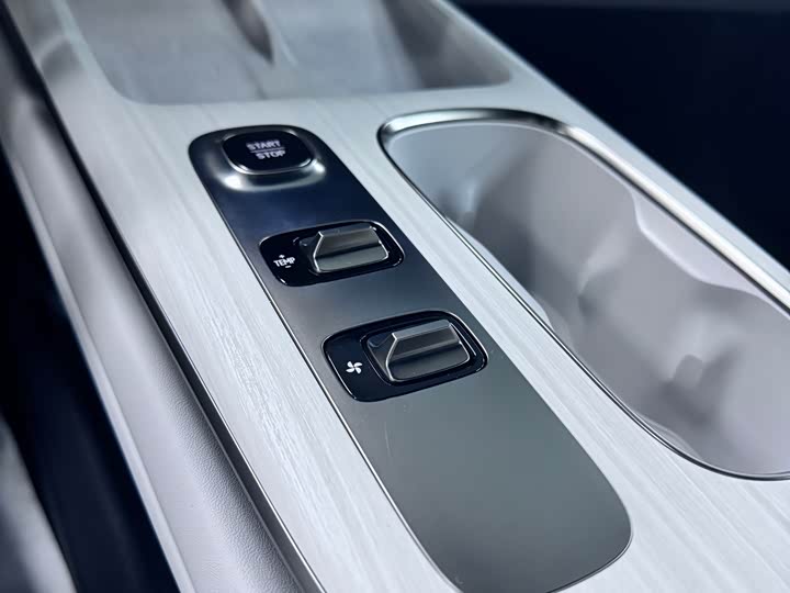 Фото 14 - Xiaomi SU7