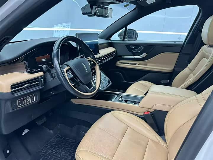 Photo 3 - Lincoln Corsair