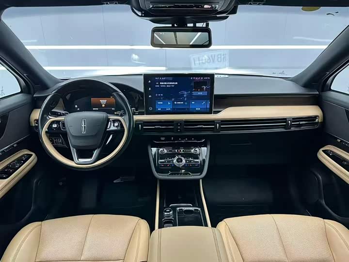 Photo 4 - Lincoln Corsair