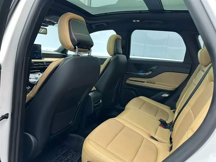 Photo 5 - Lincoln Corsair