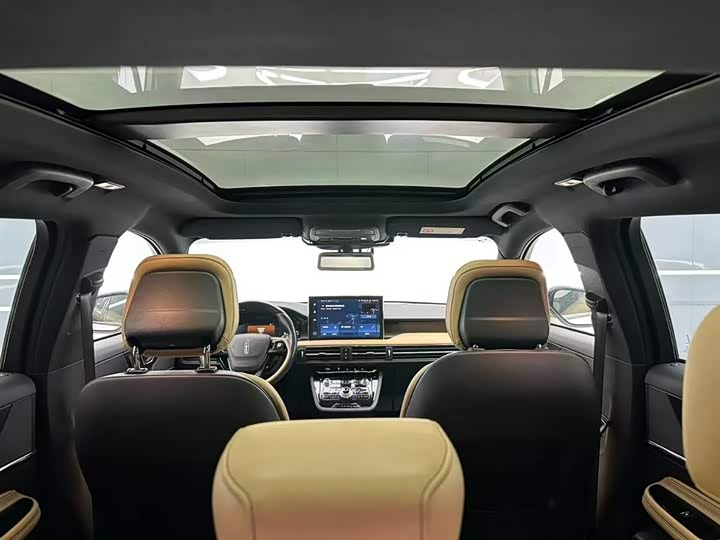 Photo 6 - Lincoln Corsair