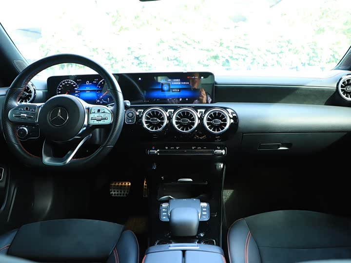 Фото 10 - Mercedes-Benz CLA-Class