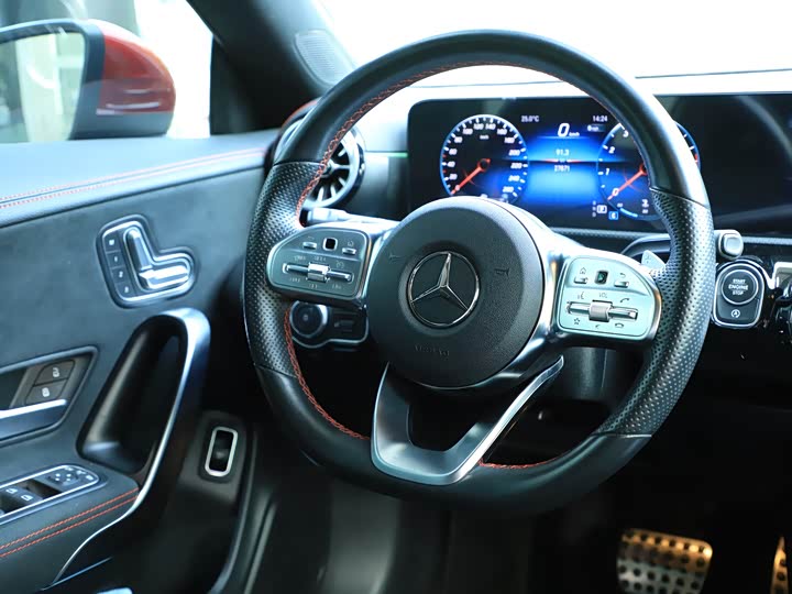 Фото 9 - Mercedes-Benz CLA-Class