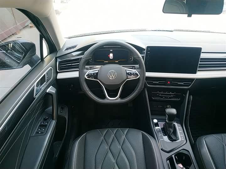 Фото 11 - Volkswagen Tiguan L Pro