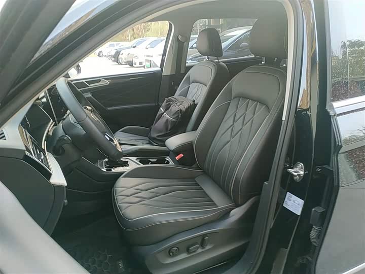 Фото 15 - Volkswagen Tiguan L Pro