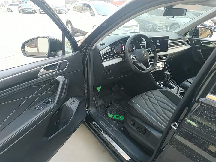 Фото 16 - Volkswagen Tiguan L Pro