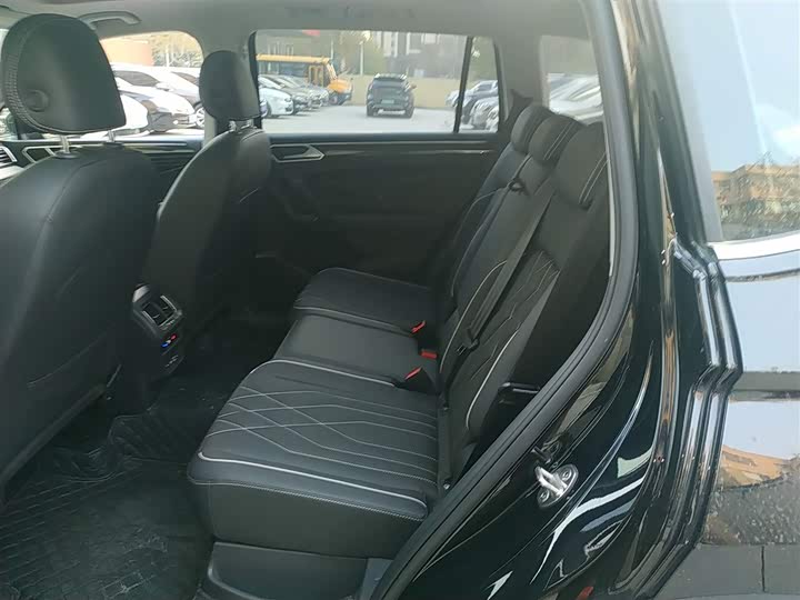 Фото 17 - Volkswagen Tiguan L Pro