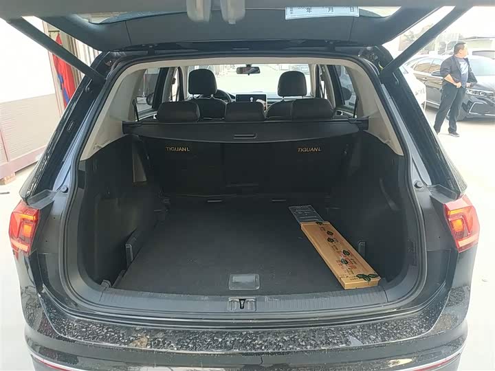 Фото 19 - Volkswagen Tiguan L Pro