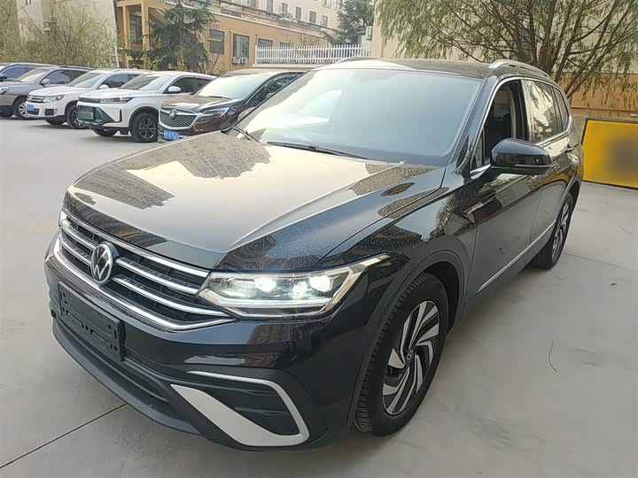 Фото 2 - Volkswagen Tiguan L Pro