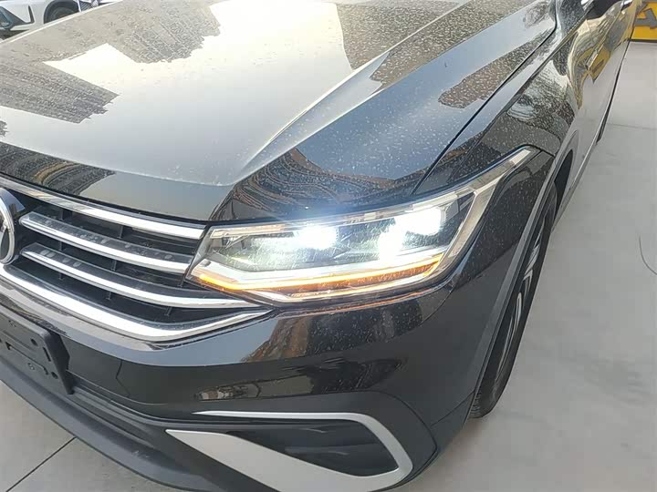 Фото 24 - Volkswagen Tiguan L Pro