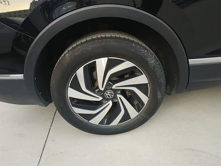 Фото 26 - Volkswagen Tiguan L Pro