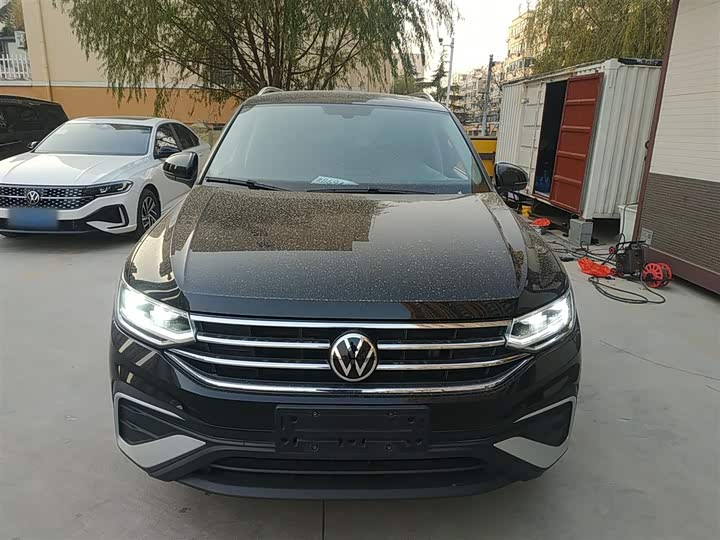 Фото 3 - Volkswagen Tiguan L Pro