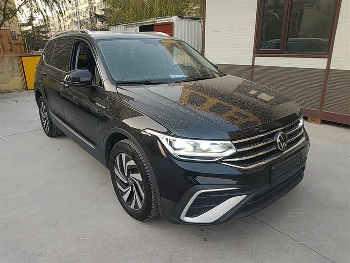 Фото 4 - Volkswagen Tiguan L Pro