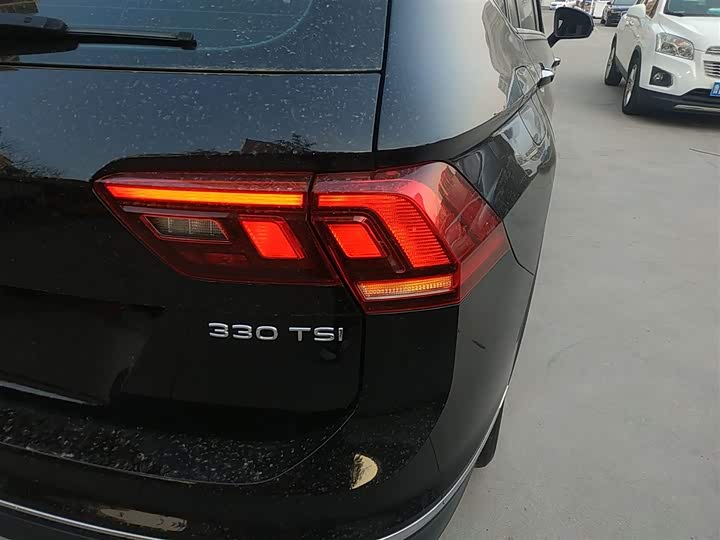 Фото 8 - Volkswagen Tiguan L Pro