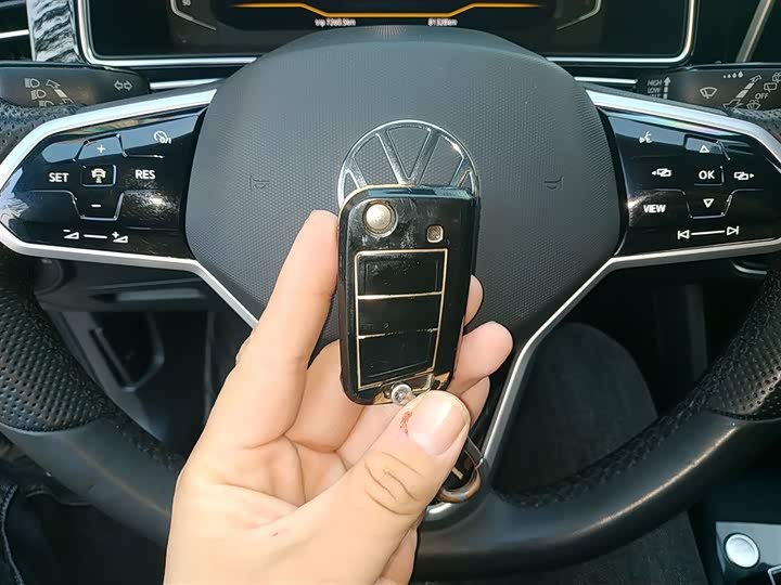 Фото 9 - Volkswagen Tiguan L Pro