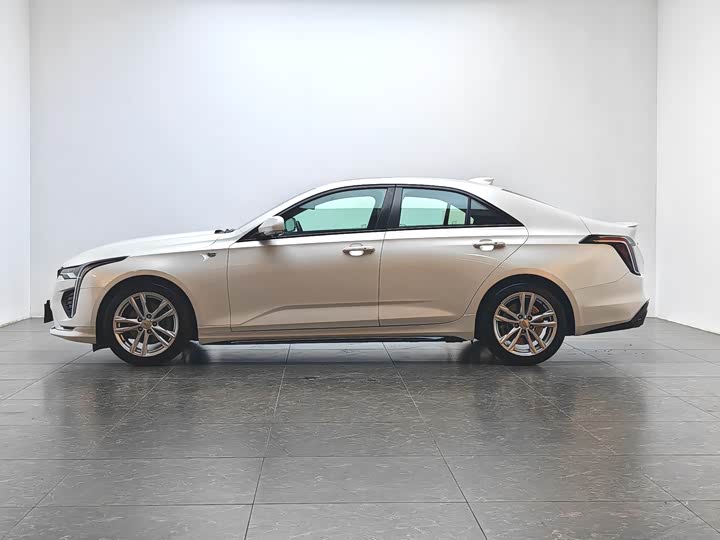 Фото 10 - Cadillac CT4