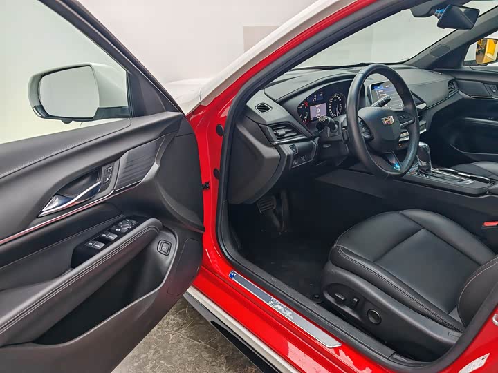 Фото 14 - Cadillac CT4