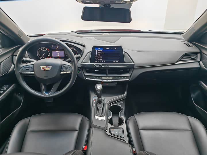 Фото 16 - Cadillac CT4