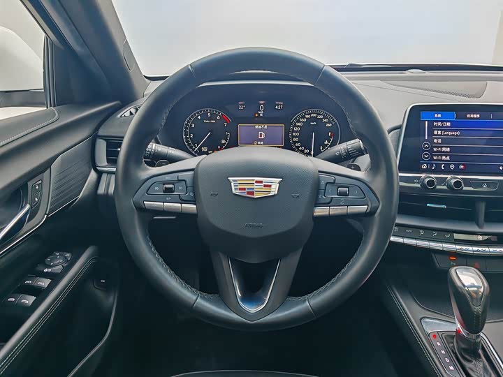 Фото 17 - Cadillac CT4