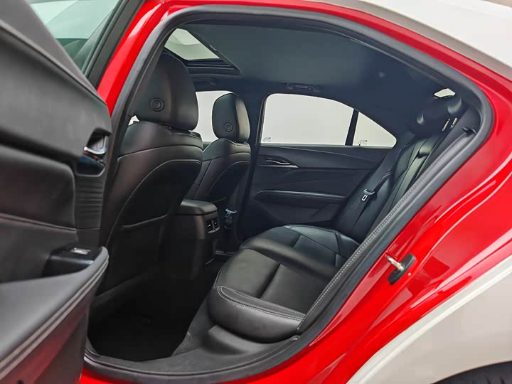 Фото 21 - Cadillac CT4