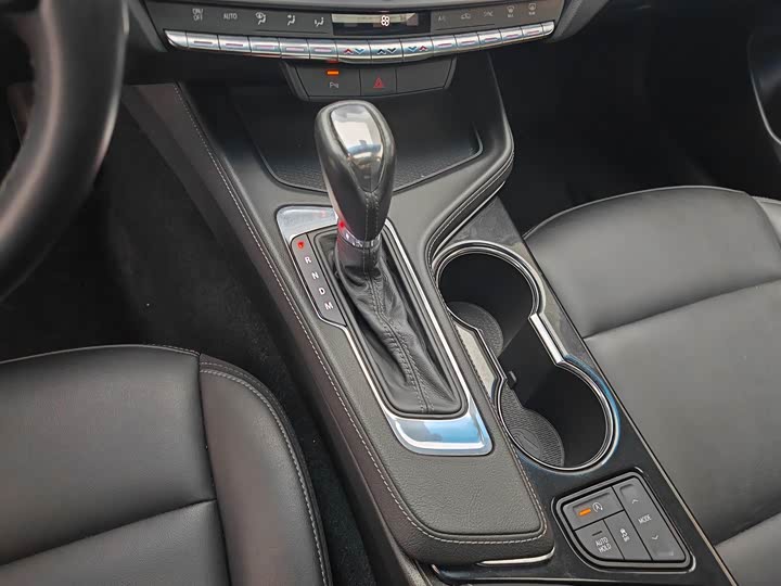 Фото 23 - Cadillac CT4