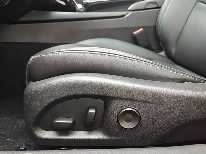 Фото 25 - Cadillac CT4