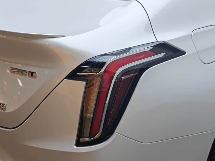 Фото 8 - Cadillac CT4