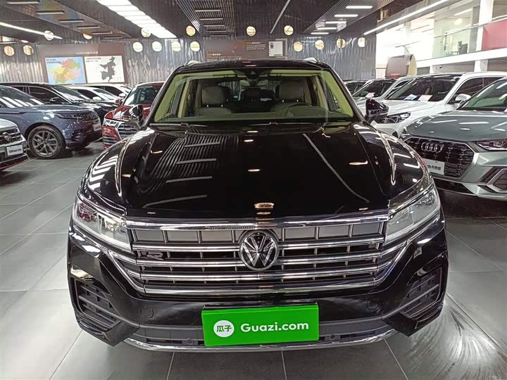 Фото 3 - Volkswagen Touareg