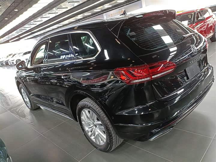 Фото 5 - Volkswagen Touareg