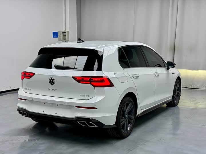 Фото 14 - Volkswagen Golf