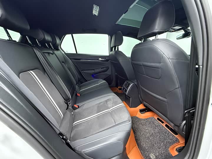 Фото 9 - Volkswagen Golf