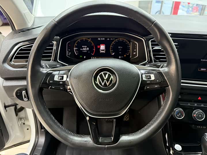 Фото 11 - Volkswagen T-Roc