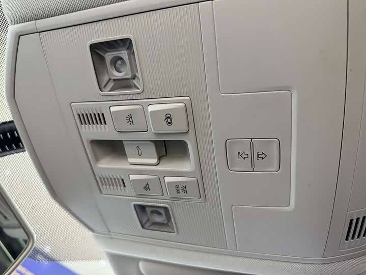 Фото 14 - Volkswagen T-Roc