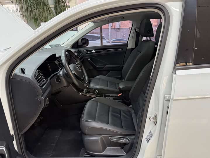 Фото 16 - Volkswagen T-Roc