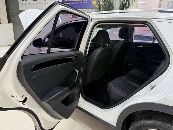 Фото 17 - Volkswagen T-Roc