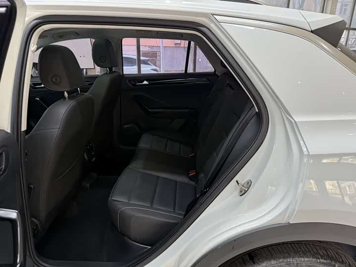 Фото 18 - Volkswagen T-Roc