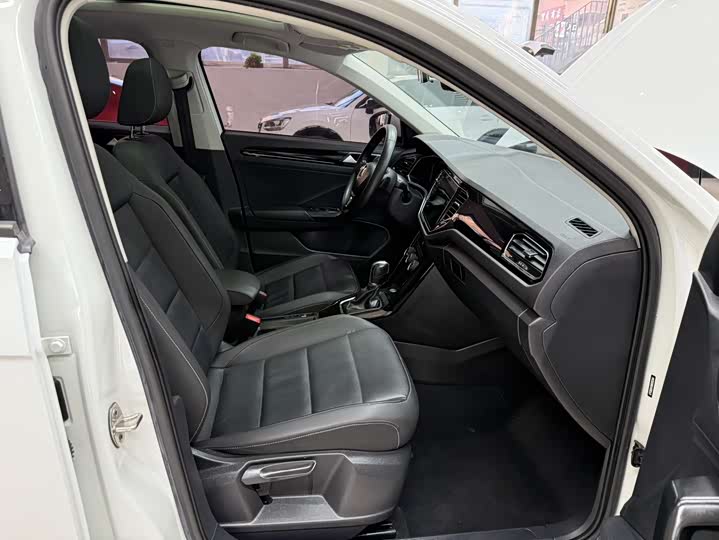 Фото 21 - Volkswagen T-Roc