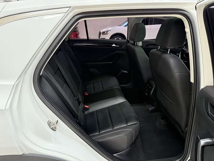 Фото 22 - Volkswagen T-Roc