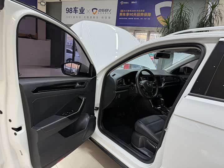 Фото 8 - Volkswagen T-Roc