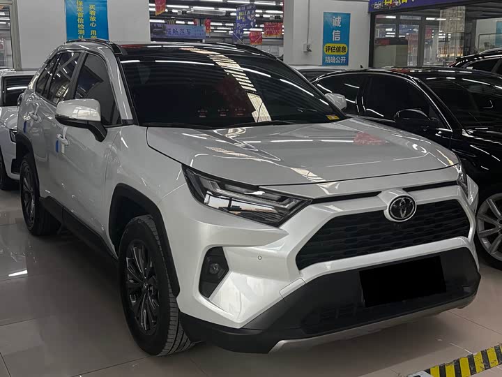 Фото 3 - Toyota RAV4