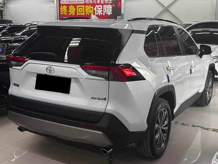 Фото 6 - Toyota RAV4