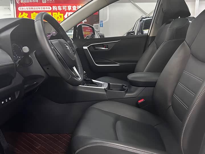 Фото 7 - Toyota RAV4