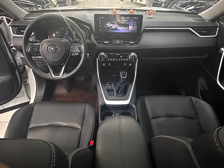 Фото 8 - Toyota RAV4