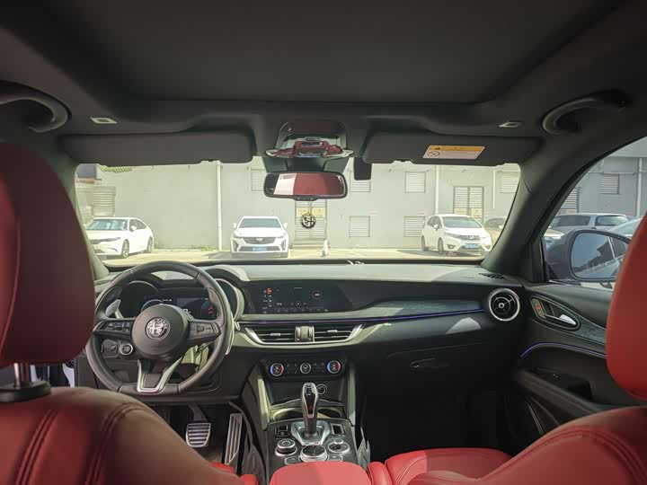 Фото 11 - Alfa Romeo Stelvio