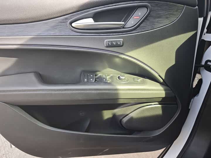 Фото 13 - Alfa Romeo Stelvio