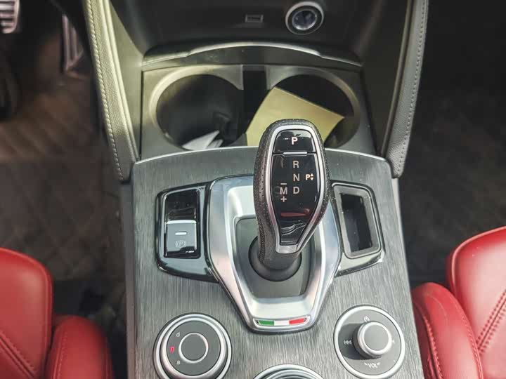 Фото 14 - Alfa Romeo Stelvio